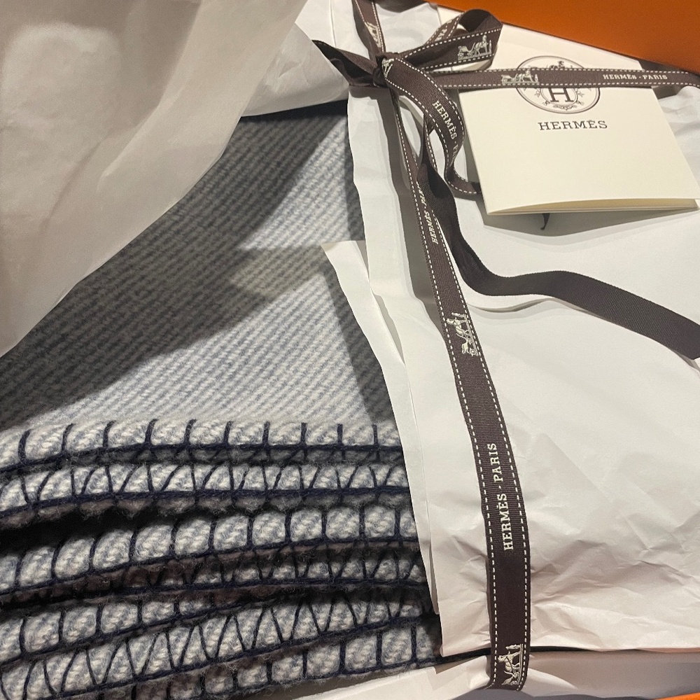 HERMÈS Wool Cashmere Avalon Blanket in Ecru and Blue